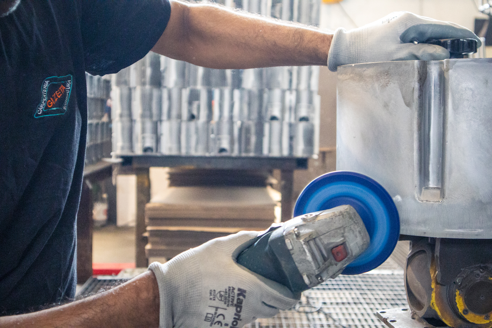 Smerigliatura metalli acciaio inox lavorazione interna Gi.Zeta Vicenza