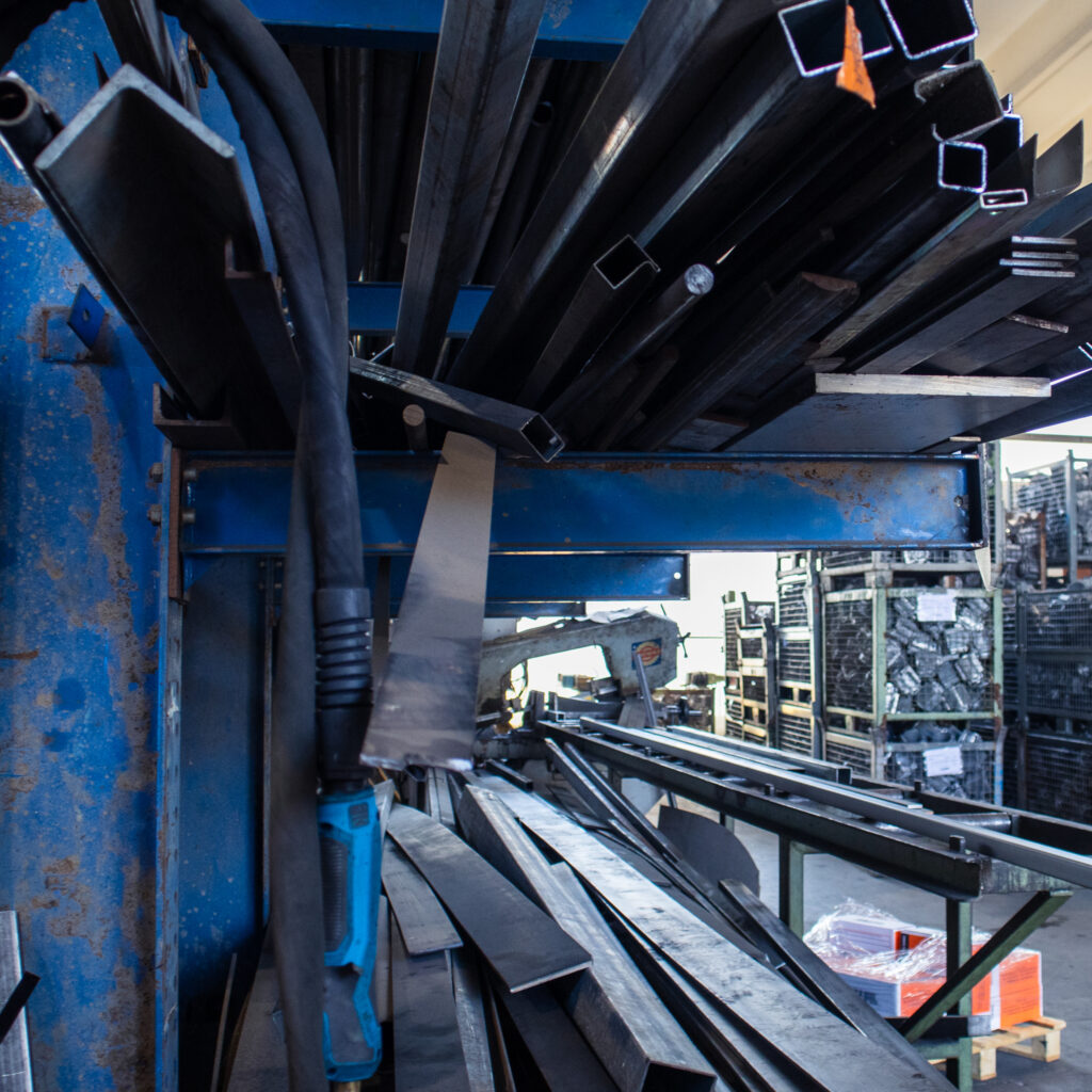 Magazzino profilati ferro acciaio lavorazioni metalliche Gi.Zeta Vicenza